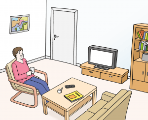Eine Frau sitzt auf einem Sessel in ihrem Wohnzimmer